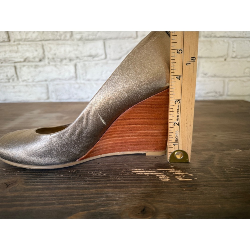 Stuart Weitzman Metallic Gold Leather Peep Toe Wedge‎ Heels Women's Size 9M - Picture 12 of 12
